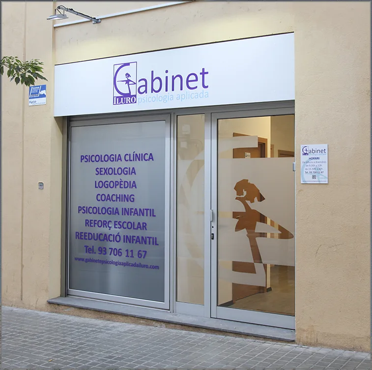 Gabinete de Psicología Aplicada Iluro – entrada del centro en Mataró